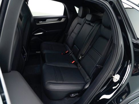 New 2026 Porsche Cayenne Coupe image 32