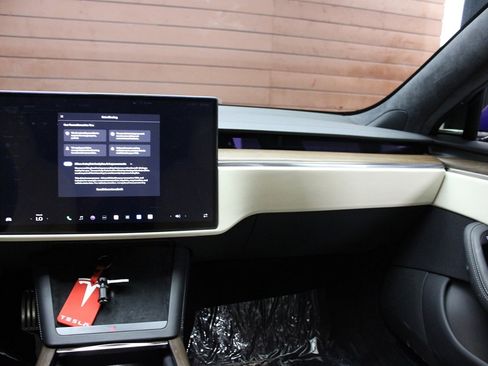 Used 2022 Tesla Model S AWD image 21