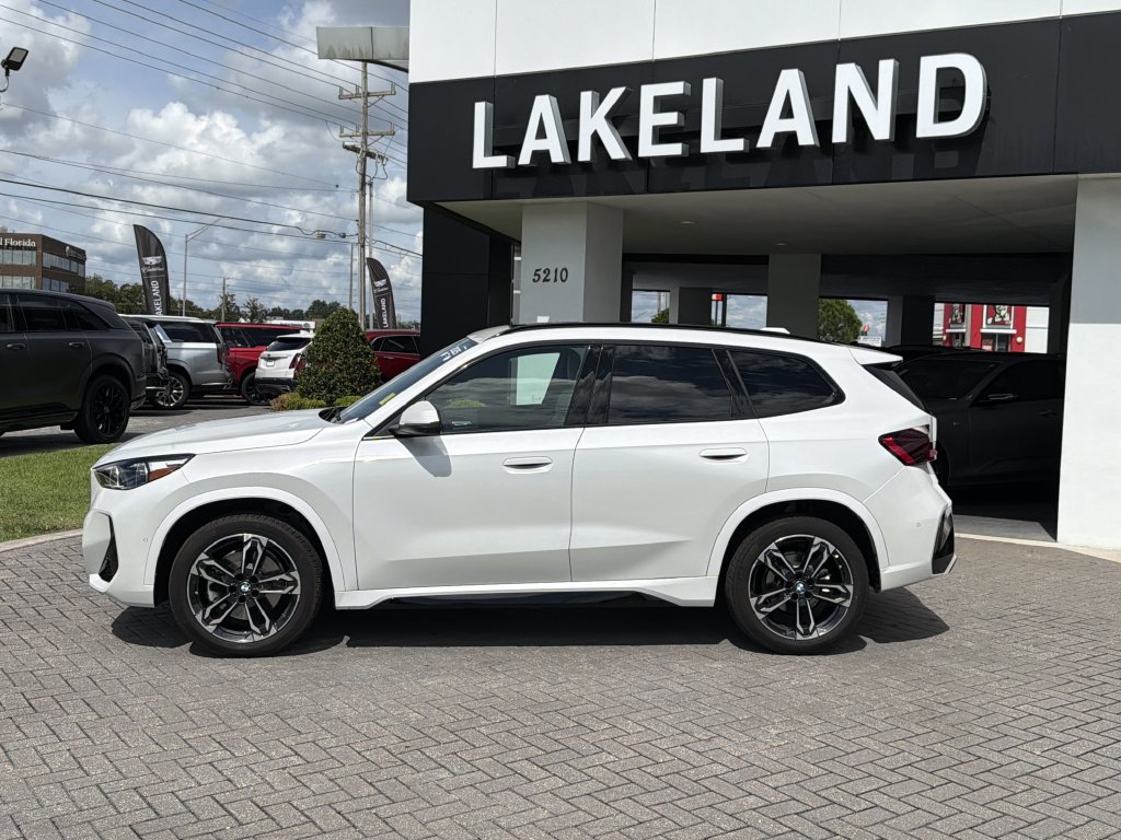 Used 2025 BMW X1 xDrive28i AWD/4WD image 3