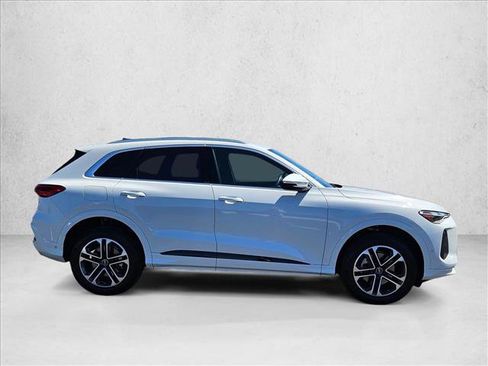 Used 2025 Audi Q5 Premium w/ Convenience Package AWD/4WD image 4