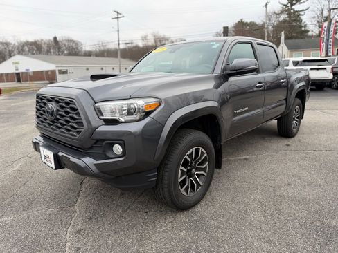 Used 2021 Toyota Tacoma TRD Sport w/ Technology Package image 3
