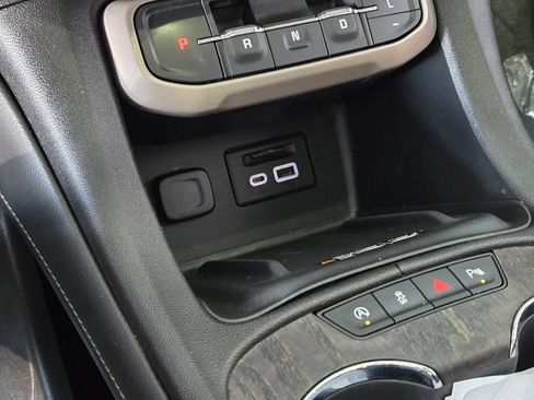Certified 2023 GMC Acadia Denali w/ Denali Ultimate Package AWD/4WD image 30