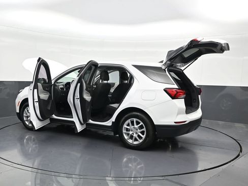 Used 2024 Chevrolet Equinox LS FWD image 36
