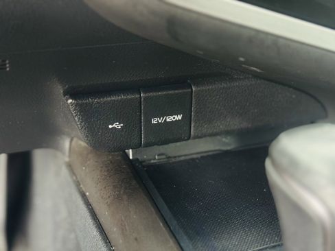 Used 2021 Toyota Camry SE image 33