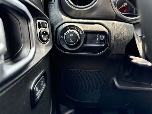 Used 2023 Jeep Gladiator Sport AWD/4WD image 14