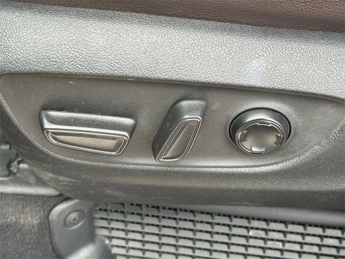 Used 2021 Toyota Sienna Platinum image 32