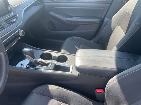 Used 2025 Nissan Altima 2.5 SV image 40