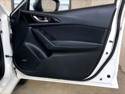 Used 2015 MAZDA MAZDA3 i Touring w/ Technology Package image 22