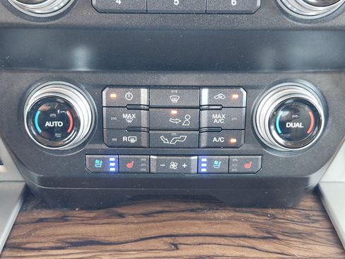 Used 2019 Ford F150 Lariat w/ Equipment Group 502A Luxury AWD/4WD image 19