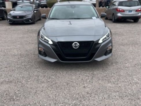 Used 2022 Nissan Altima 2.5 SR w/ Midnight Edition Package image 2