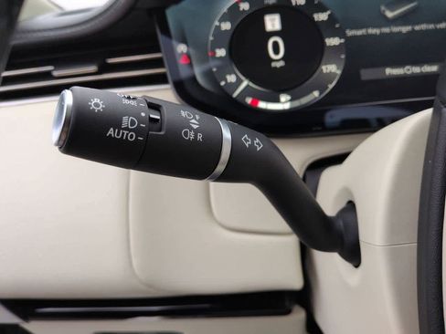 Used 2023 Land Rover Range Rover SE image 28