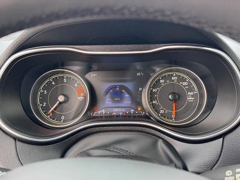 Used 2023 Jeep Cherokee Altitude Lux image 20