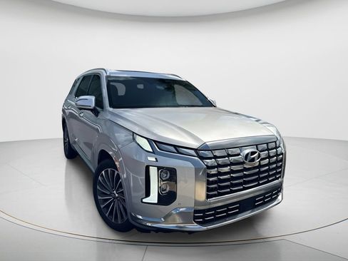 Used 2024 Hyundai Palisade Calligraphy FWD image 3