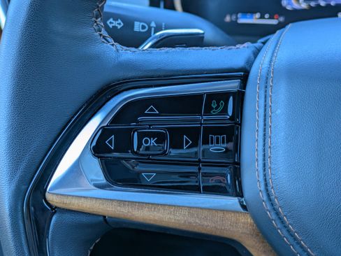 Used 2023 Jeep Grand Cherokee Summit AWD/4WD image 25