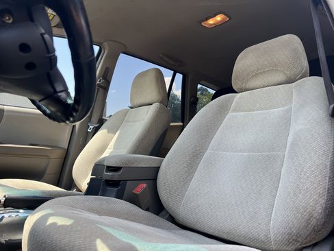 Used 2006 Hyundai Santa Fe 2WD 3.5L image 3