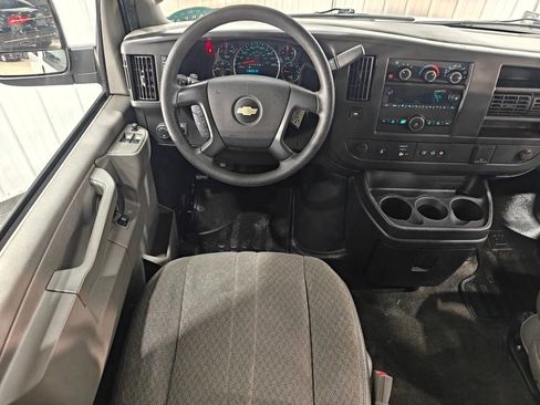 Used 2016 Chevrolet Express 3500 LT w/ LT Preferred Equipment Group RWD image 4