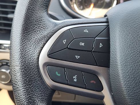 Used 2019 Jeep Cherokee Latitude w/ Popular Appearance Group FWD image 28
