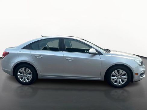 Used 2016 Chevrolet Cruze LT w/ Sun And Sound Package FWD image 2