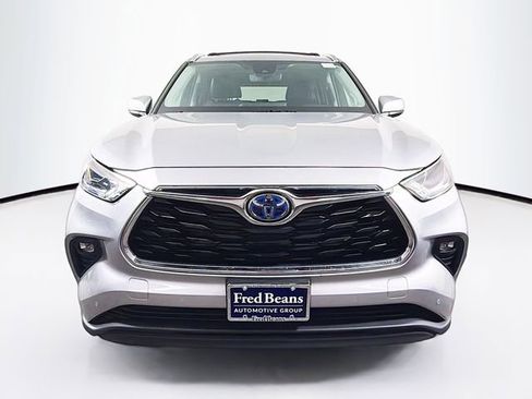 Used 2023 Toyota Highlander Limited AWD/4WD image 2