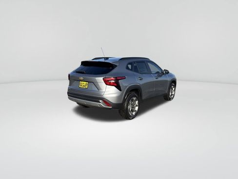 New 2025 Chevrolet Trax LT w/ LT Convenience Package image 9