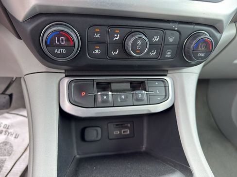 Used 2023 GMC Acadia SLT image 16