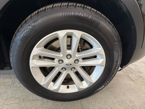 Used 2015 Ford Explorer XLT w/ Equipment Group 202B AWD/4WD image 59