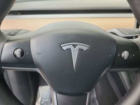 Used 2021 Tesla Model Y Long Range image 21