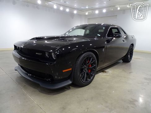 Used 2015 Dodge Challenger SRT Hellcat image 4