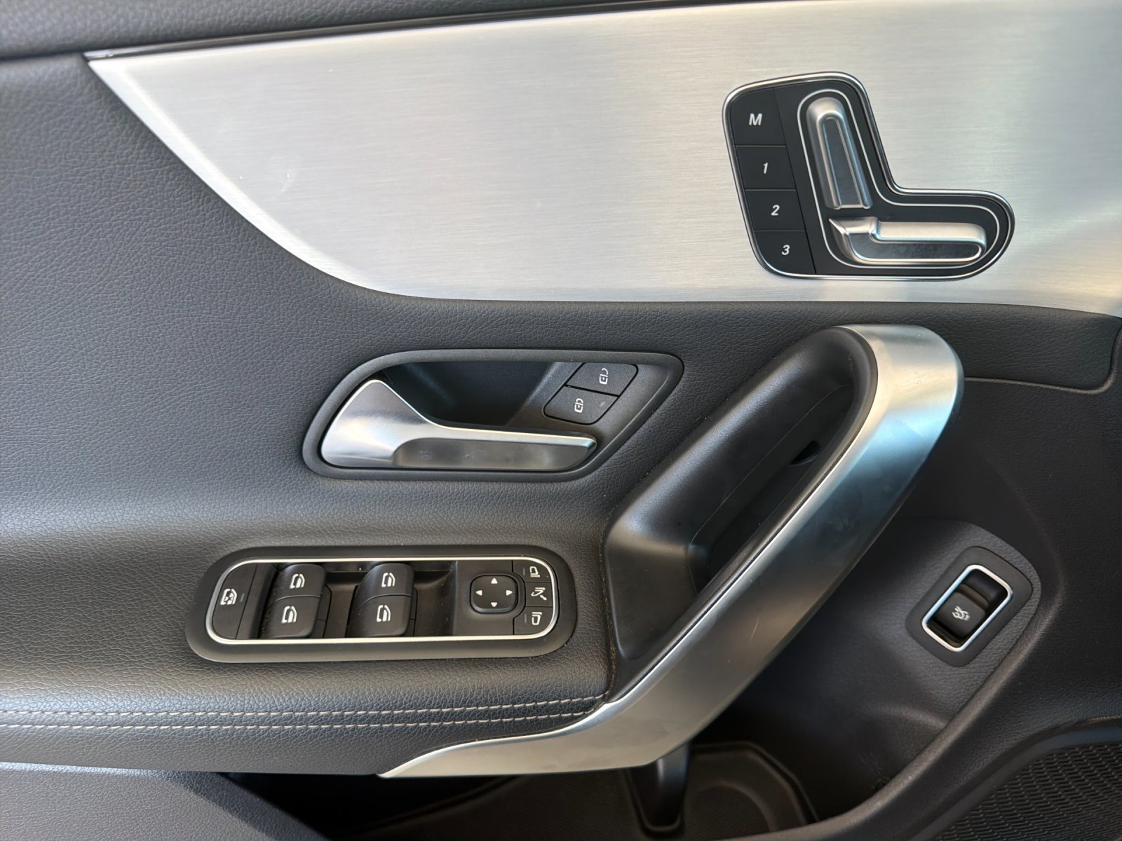 Used 2025 Mercedes-Benz CLA 250 4MATIC image 10