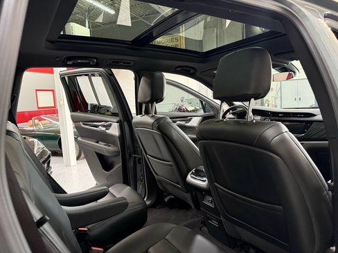 Used 2023 Cadillac XT6 Premium Luxury FWD image 19