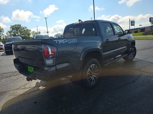 Used 2021 Toyota Tacoma TRD Sport AWD/4WD image 8
