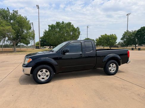 Used 2007 Nissan Frontier SE w/ SE Value Truck Pkg RWD image 2