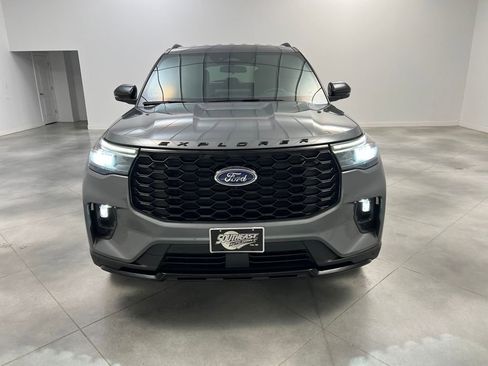 Used 2025 Ford Explorer ST-Line w/ ST-Line Street Pack AWD/4WD image 2