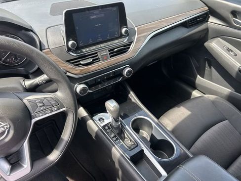 Used 2024 Nissan Altima 2.5 SV FWD image 30