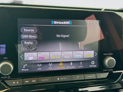 Used 2022 Nissan Pathfinder SV w/ SV Premium Package image 17