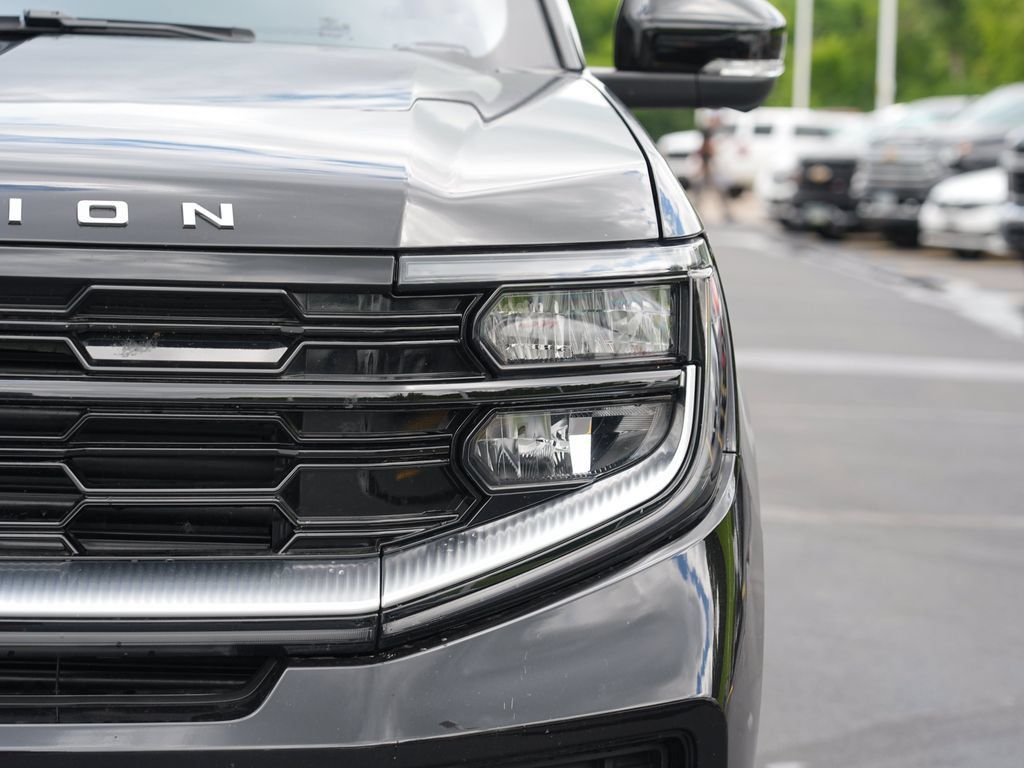 Used 2025 Ford Expedition Platinum AWD/4WD image 9