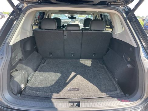 Used 2022 Volkswagen Tiguan SE w/ Panoramic Sunroof Package AWD/4WD image 29