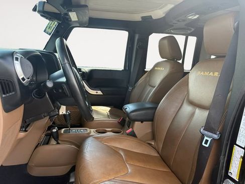 Used 2013 Jeep Wrangler Unlimited Sahara w/ Connectivity Group AWD/4WD image 9