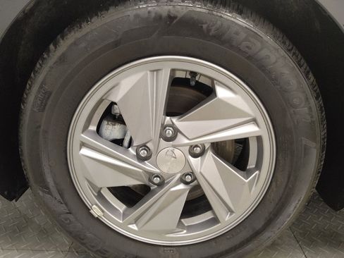 Used 2025 Hyundai Elantra SE FWD image 31