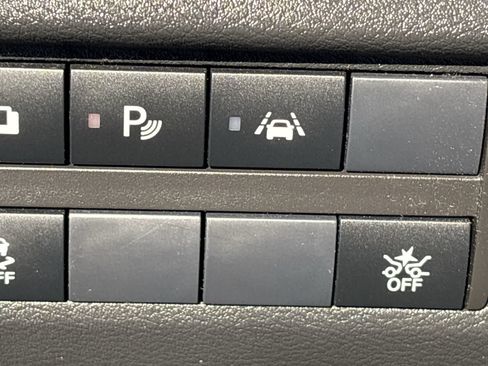 Used 2025 Nissan Versa S FWD image 18