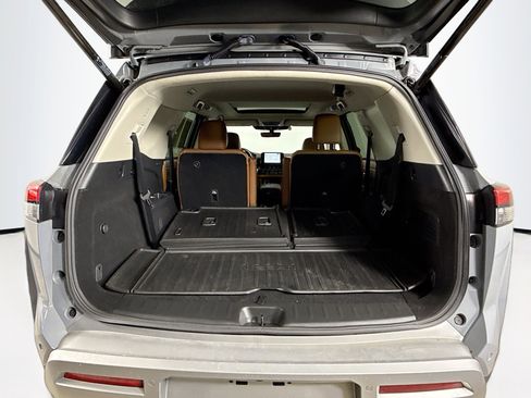 Used 2024 Nissan Pathfinder Platinum image 34