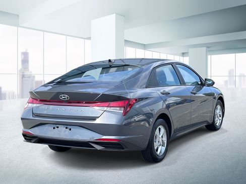 Used 2023 Hyundai Elantra SE FWD image 4