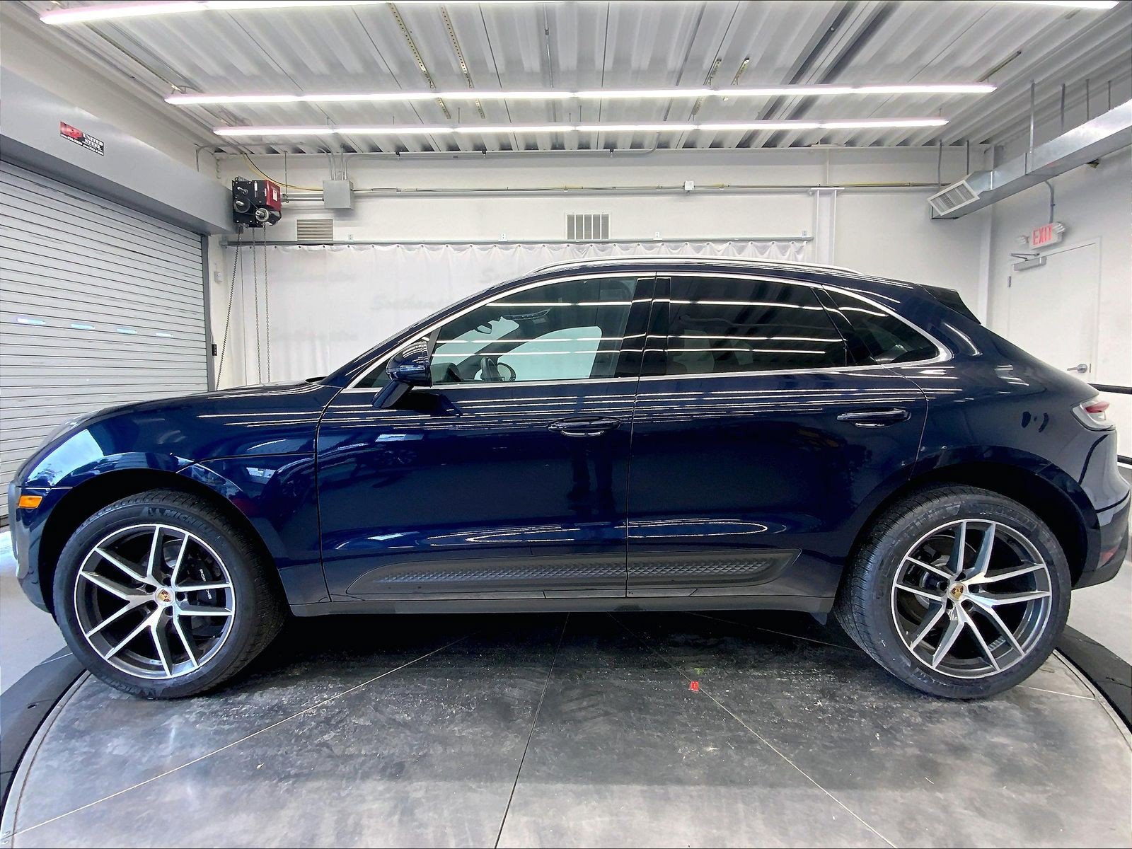 Certified 2023 Porsche Macan AWD/4WD image 2