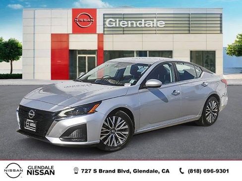 Used 2023 Nissan Altima 2.5 SV image 1