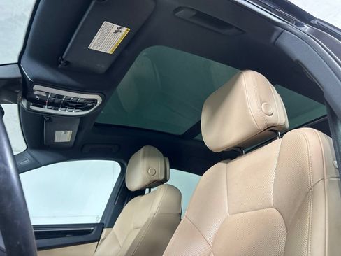 Certified 2023 Porsche Macan AWD/4WD image 6