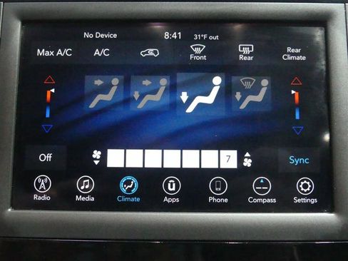 Used 2018 Chrysler Pacifica LX image 39