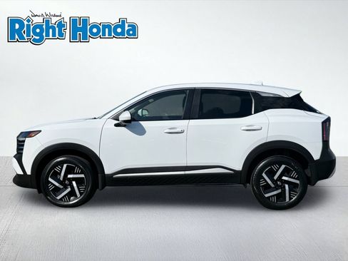 Used 2025 Nissan Kicks SV FWD image 3