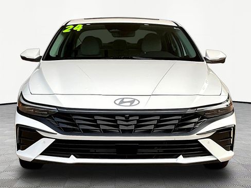Used 2024 Hyundai Elantra Limited FWD image 2