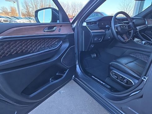 Used 2025 Jeep Grand Cherokee Summit AWD/4WD image 28