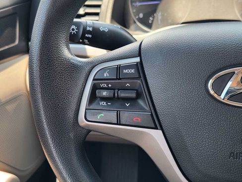 Used 2017 Hyundai Elantra SE FWD image 26